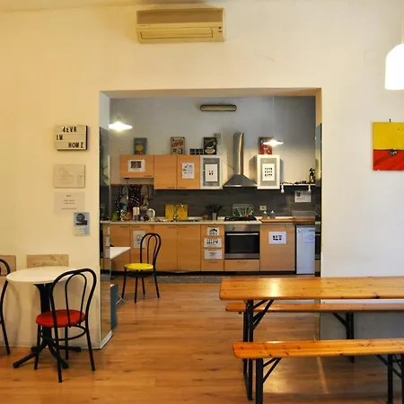 Hostel Balarm - And Bar