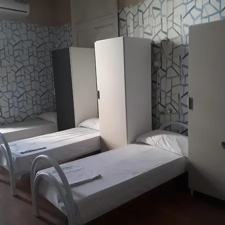 Balarm - And Bar Hostel *