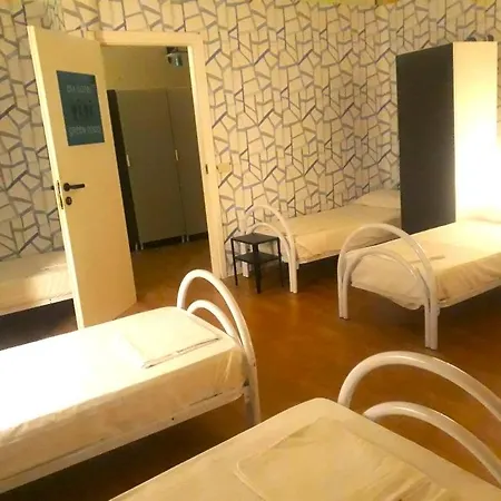 Hostel Balarm - And Bar *