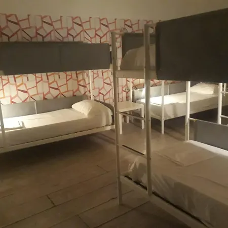 Balarm - And Bar Hostel *