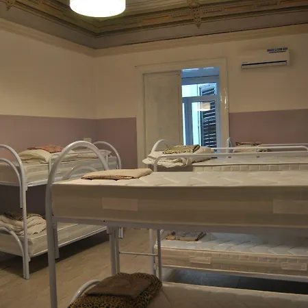 بيت شباب Balarm - And Bar