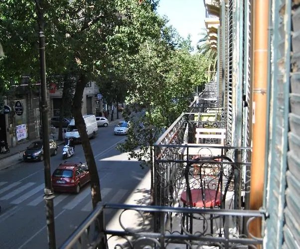 Balarm - And Bar Hostel *