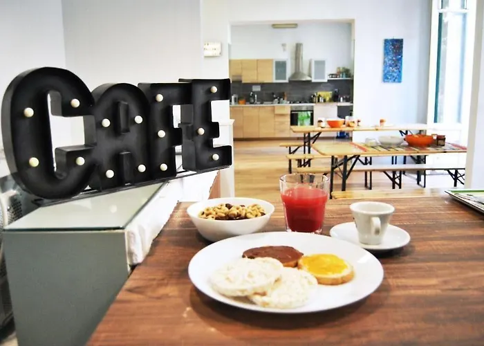 Hostel Balarm - And Bar